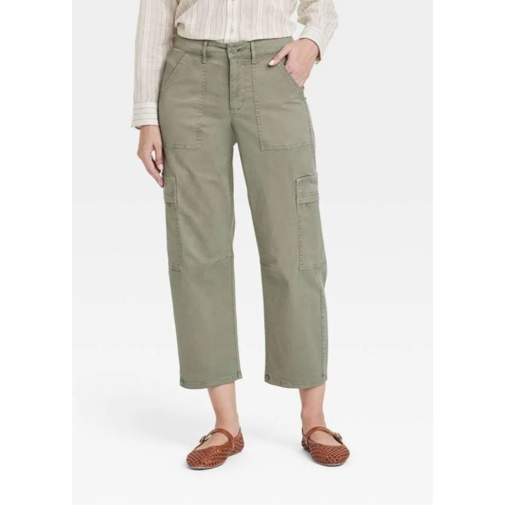 Women's Mid-Rise Barrel Leg Cargo Pants - Universal Thread Size 17 Olive